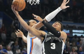 亚历山大全面发挥雷霆逆转战胜掘金队