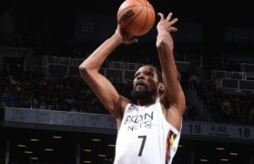 米切尔单节二十一分,骑士击溃活塞取三连胜