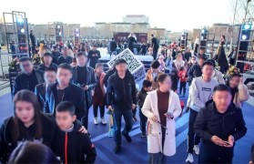 ,罗斯托克保级成功举行盛大城市巡游庆典