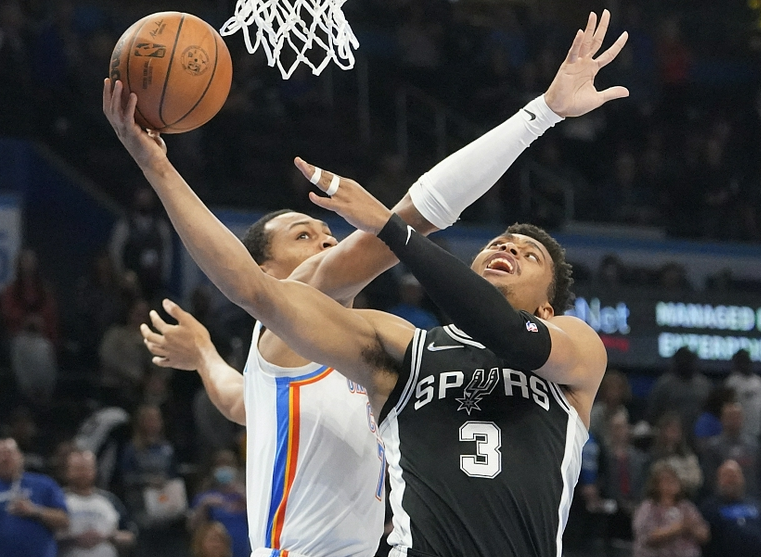 亚历山大全面发挥雷霆逆转战胜掘金队  亚历山大全面发挥雷霆逆转战胜掘金队