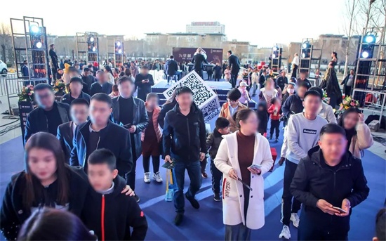 ,罗斯托克保级成功举行盛大城市巡游庆典    ,罗斯托克保级成功举行盛大城市巡游庆典